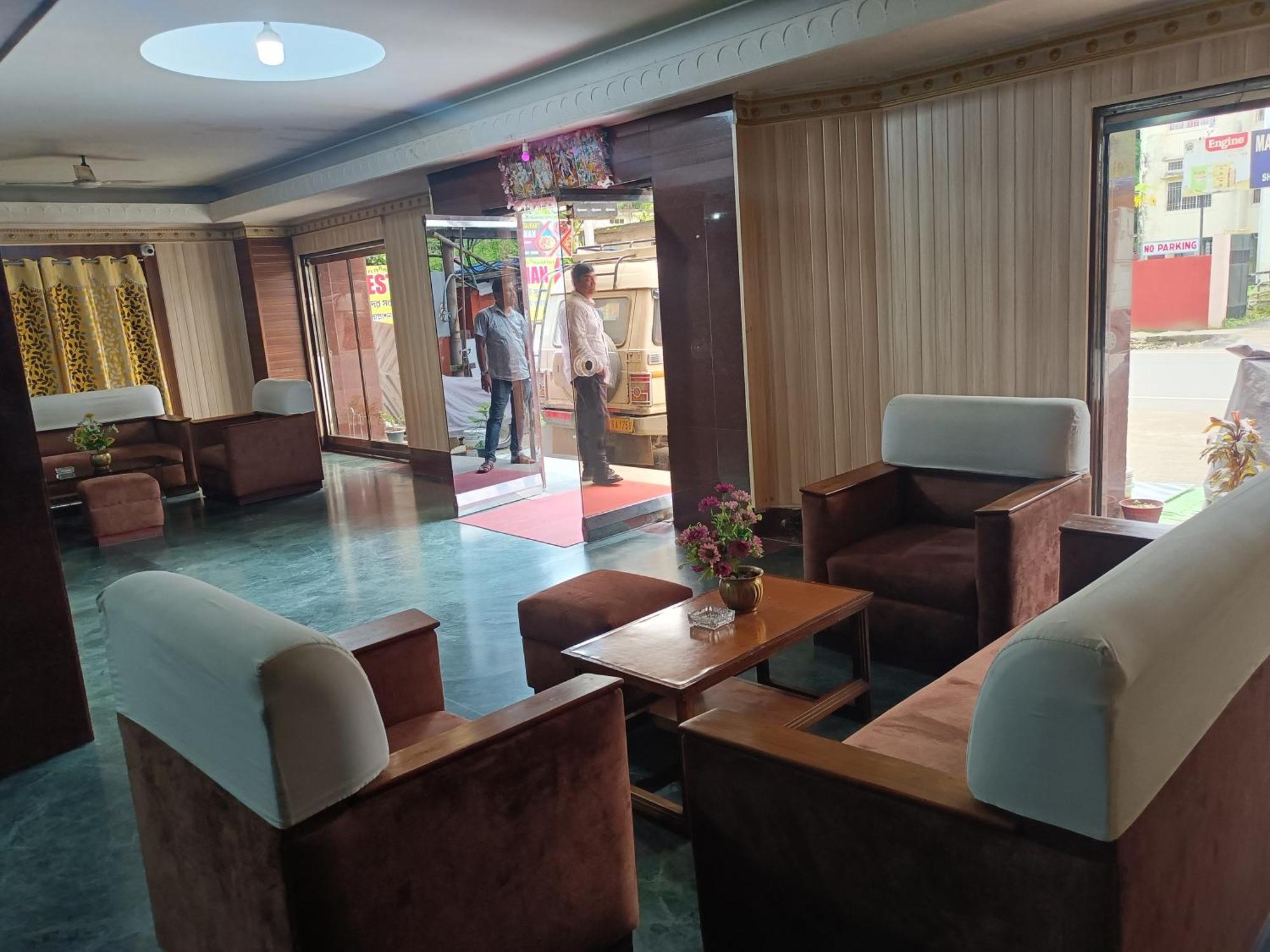 Hotel Sudakshina By Roh シルチャル エクステリア 写真