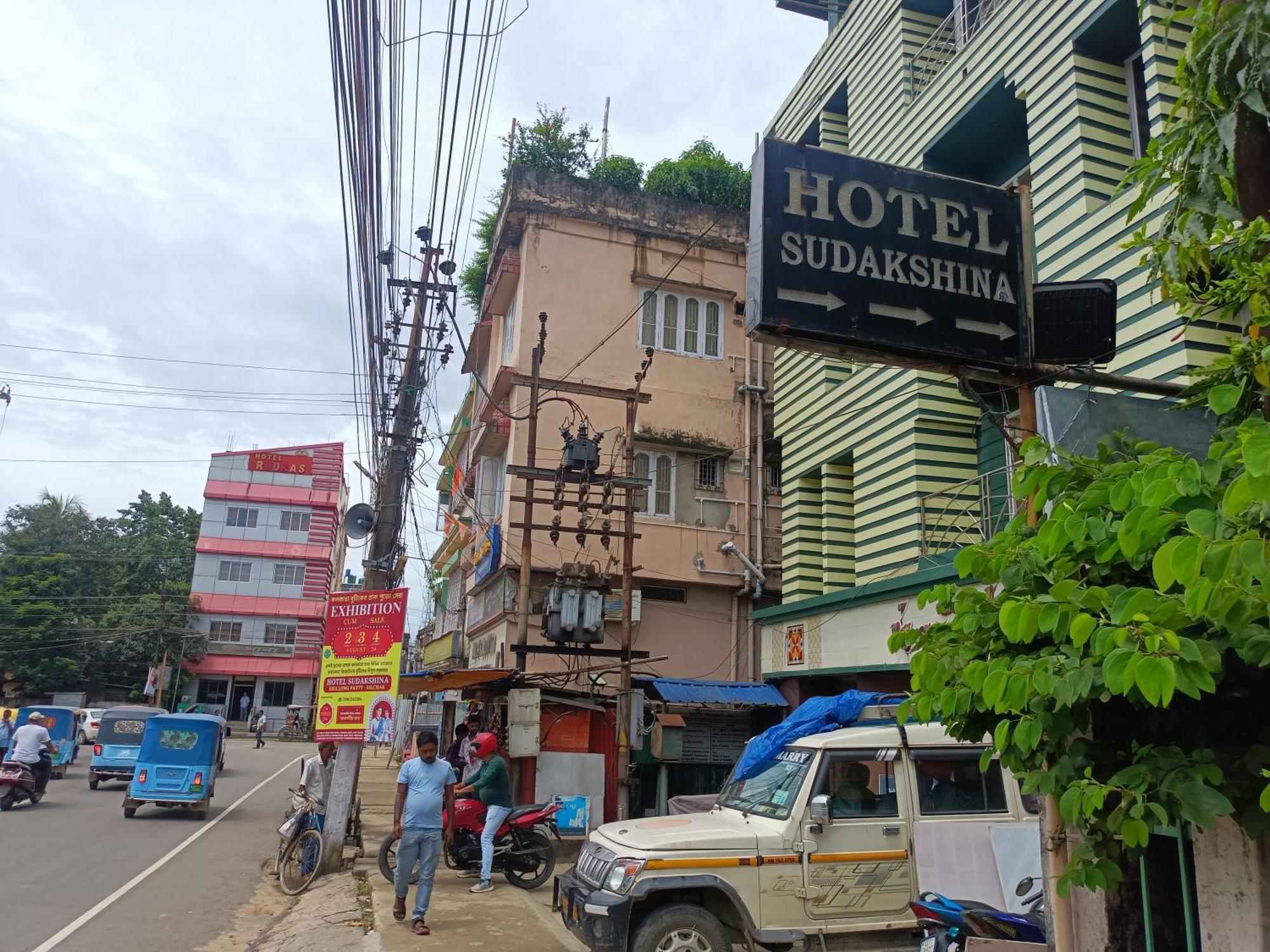 Hotel Sudakshina By Roh シルチャル エクステリア 写真