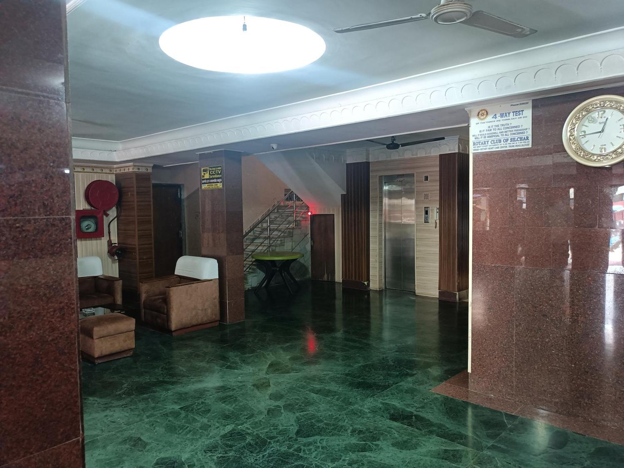 Hotel Sudakshina By Roh シルチャル エクステリア 写真